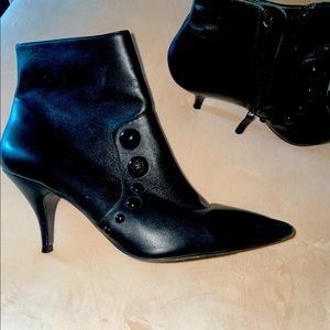 Tory Burch Georgina black leather anklet boots insize 10.5m runs small I wear 9